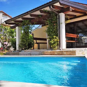 Rustic House With Private Swimming Pool Ferienhaus
